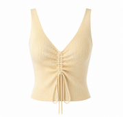 TOP CORTO ACANALADO CUELLO EN V · AJUSTE MODERNO