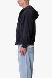 SUDADERA CON CAPUCHA Y CREMALLERA TEJIDO GRUESO · NEGRO LAVADO