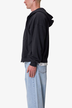 SUDADERA CON CAPUCHA Y CREMALLERA TEJIDO GRUESO · NEGRO LAVADO