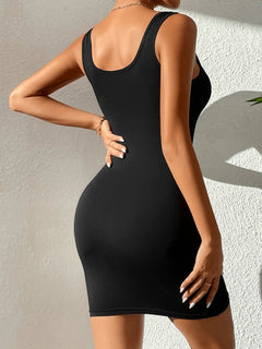 MINIVESTIDO SYDNEY SILUETA MODERNA · ELEGANCIA FEMENINA