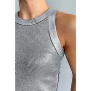 CAMISETA SIN MANGAS ESTILO MINIMALISTA · CONFORT DIARIO