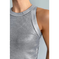 CAMISETA SIN MANGAS ESTILO MINIMALISTA · CONFORT DIARIO