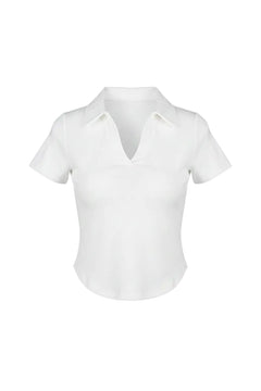 CAMISETA DE MANGA CORTA CON SOLAPAS · ESTILO ELEGANTE Y MODERNO