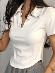 CAMISETA DE MANGA CORTA CON SOLAPAS · ESTILO ELEGANTE Y MODERNO