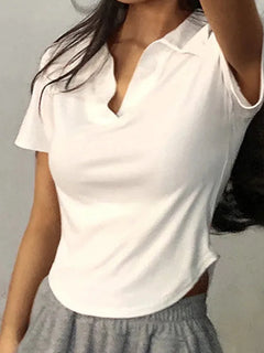 CAMISETA DE MANGA CORTA CON SOLAPAS · ESTILO ELEGANTE Y MODERNO